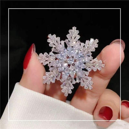 ❄️✨ Crystal Snowflake Brooch