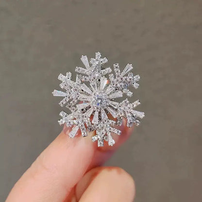 ❄️✨ Crystal Snowflake Brooch